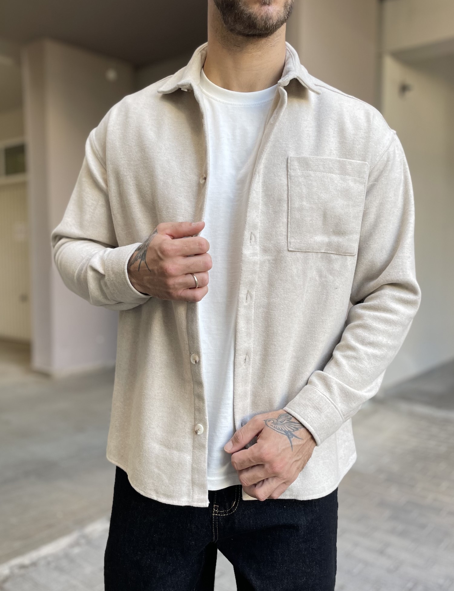 Ανδρικό μπεζ Overshirt με γιακά RMZ328B φωτογραφία